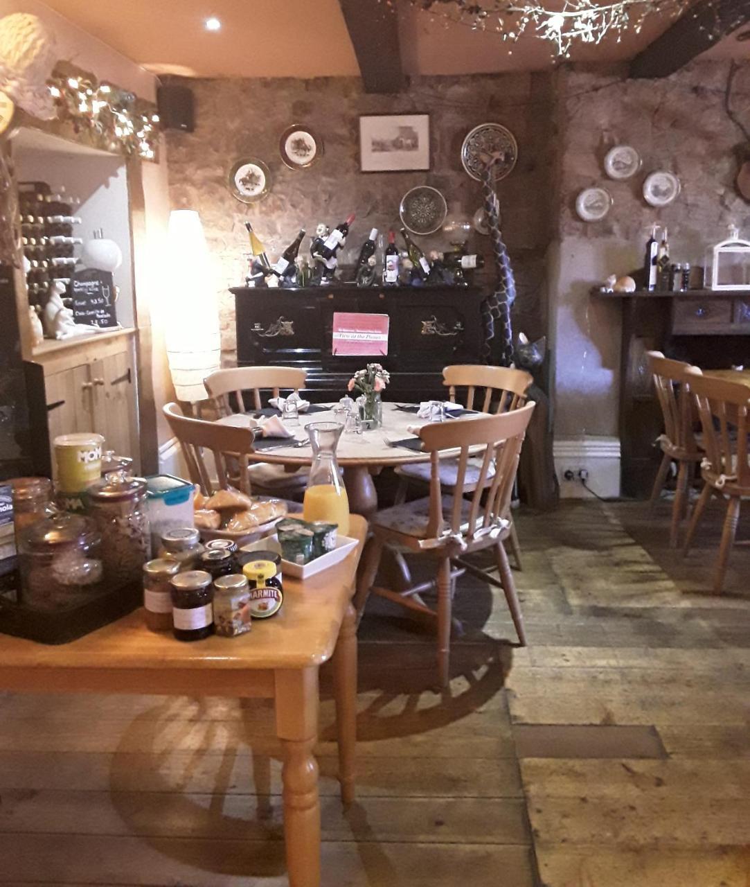 The Mitre Inn Witheridge Exteriör bild
